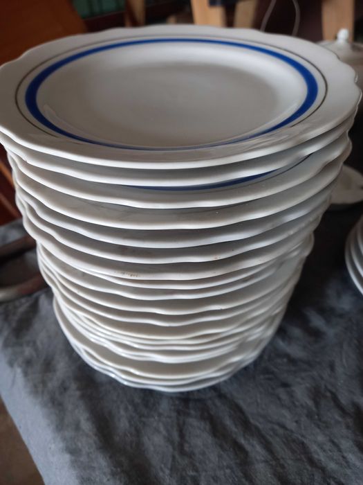 Набор тарелок, три вида