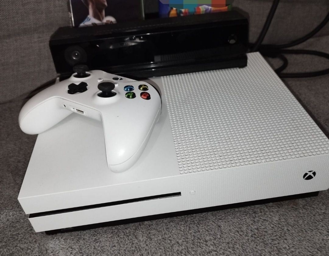 Xbox one S + Kinect + Gry + pad kilkanaście gier