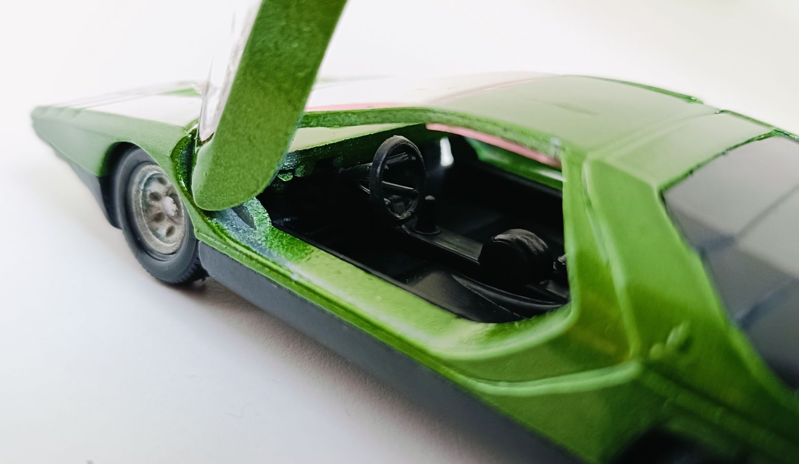 Alfa Romeo Carabo - 1/43 - Solido

Miniatura em Estado novo mas sem