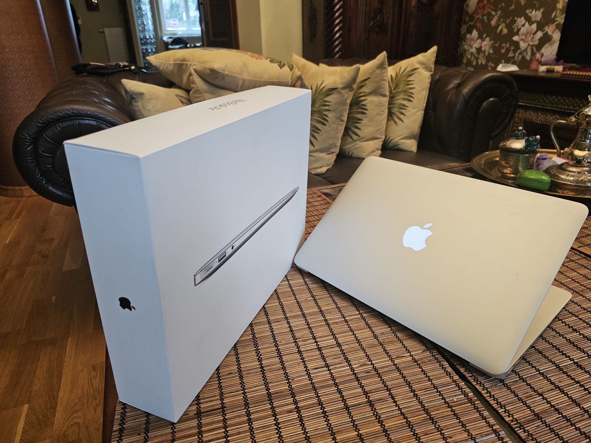 Komputer notebook laptop Macbook Air i5 4gb 128gb 13.3