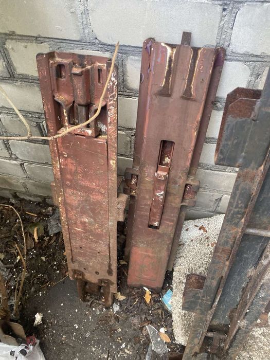 Стойки как на фото.