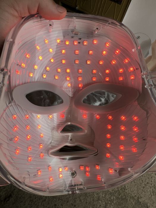 Світлодіодна маска для обличчя з 7 кольоровими спектрами акумуляторна