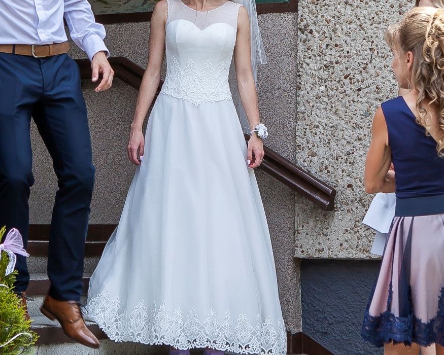 Suknia ślubna podkreślająca talię 36/38 Gracja ivory koronka