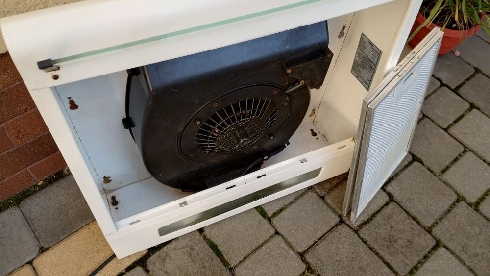 Продам кухонну витяжку 50см