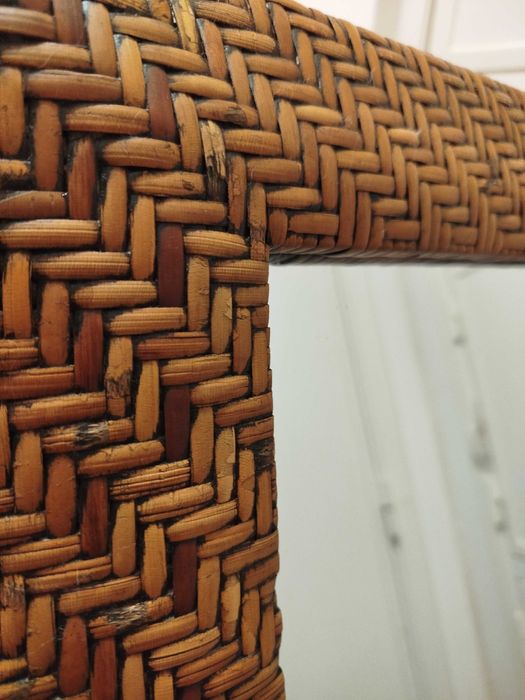 Espelho de pé, com moldura em verga