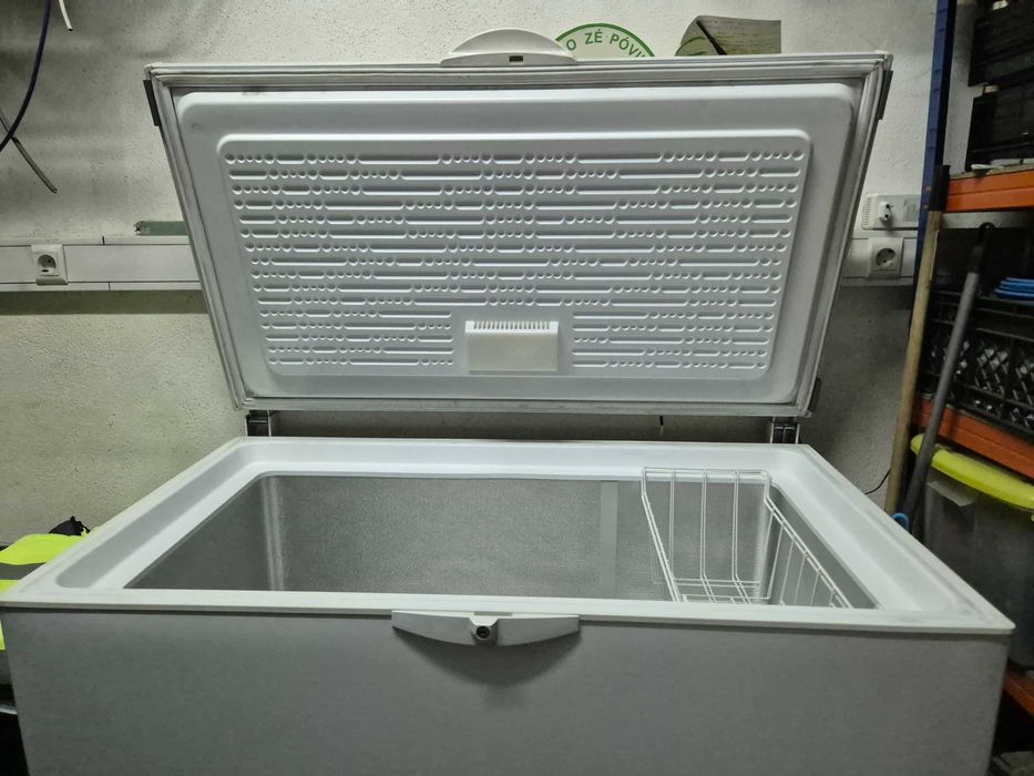 Arca Horizontal INDESIT OS 1A 300 H2 311L POUCO USO