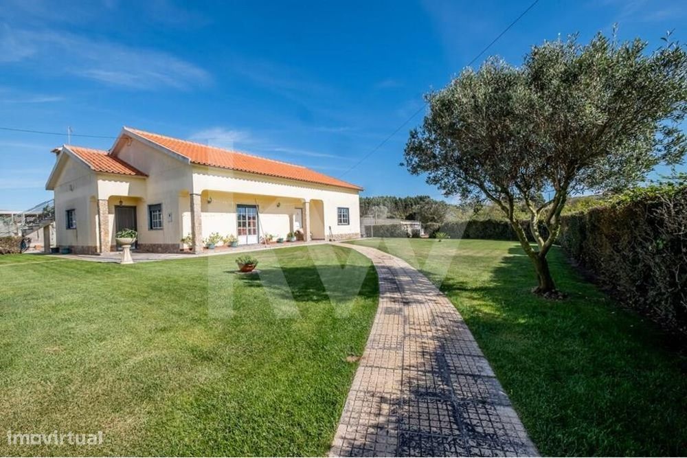 Quinta com terreno fértil e muita água a 10 minutos da praia