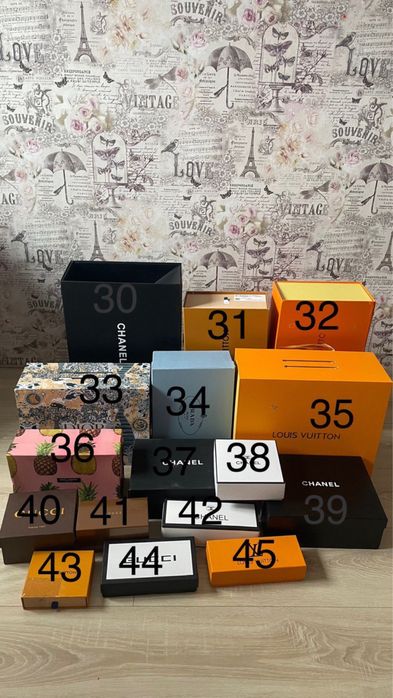 Коробка брендова