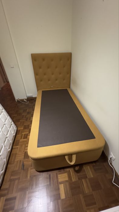Cama com colchão semi novos