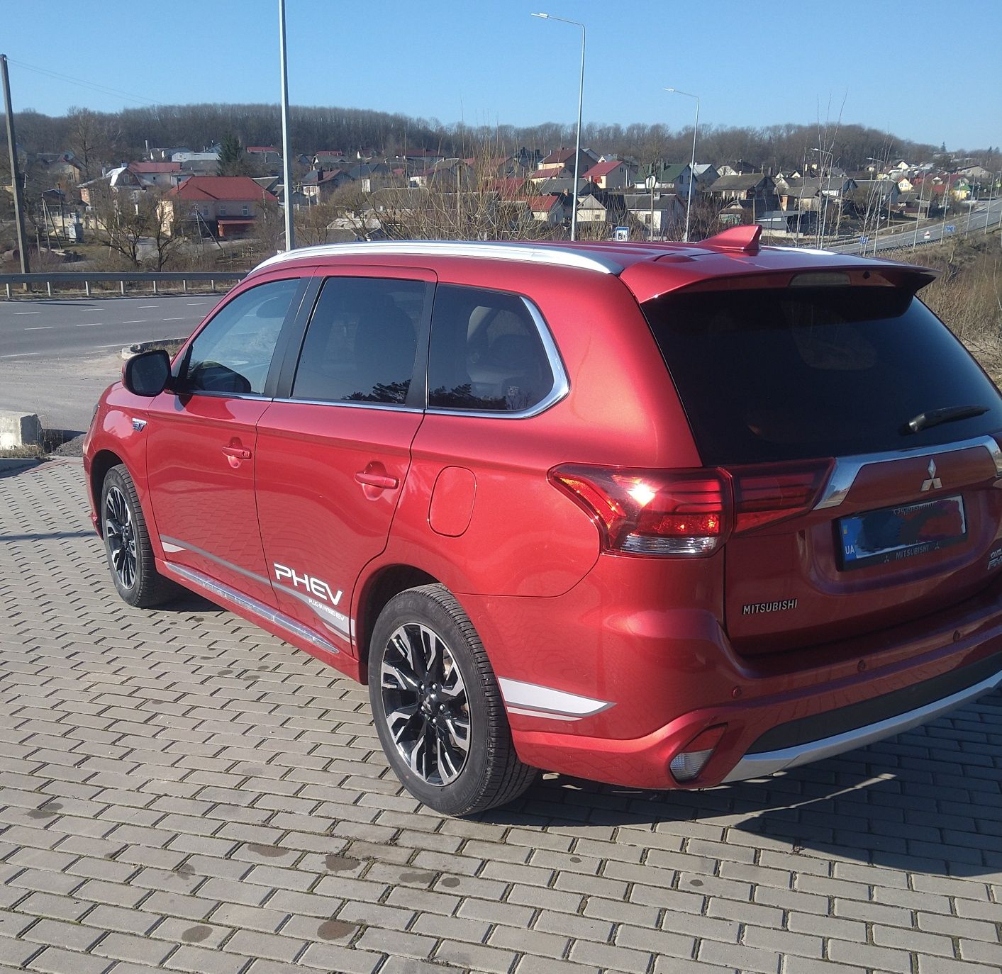 Продається Mitsubishi Outlander Plug-in Hybrid (PHEV).