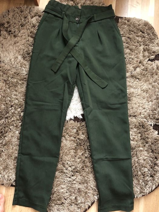 Брюки зеленого кольору