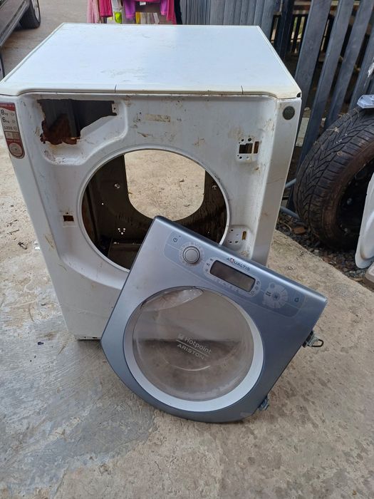 Пральна машинка Арістон AQM8D