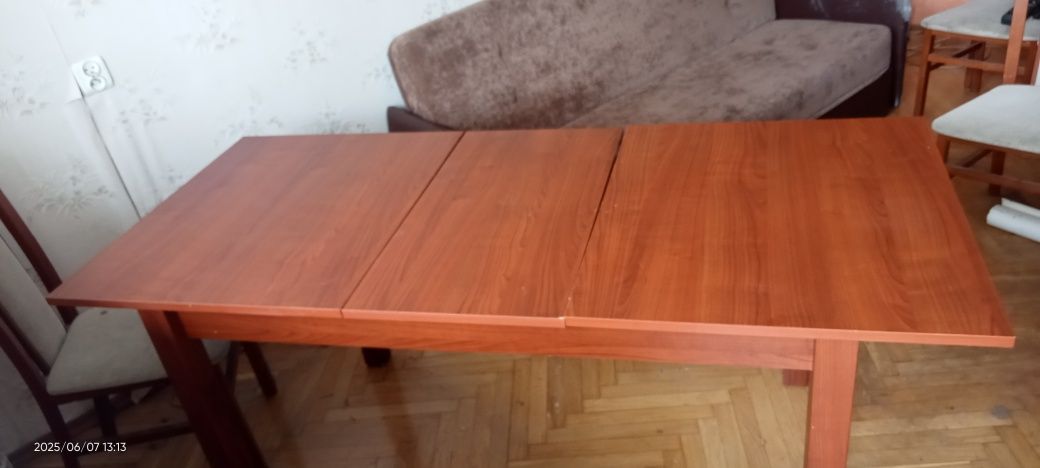 Stół rozkładany dla 6 lub 8 osób