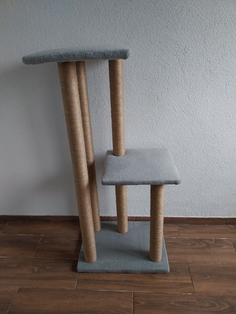 Stabilny wysoki drapak dla kota