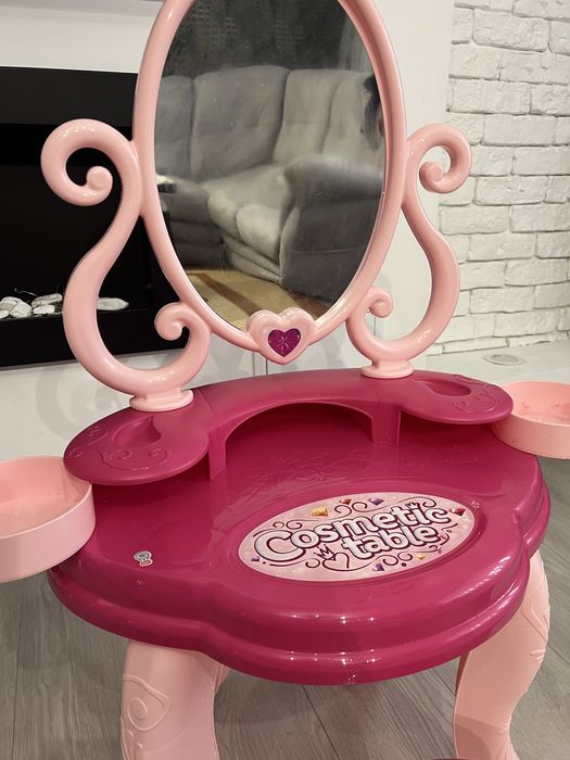 Косметичний дитячий столик