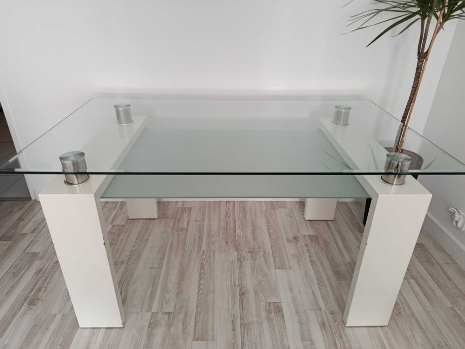 szklany stół do jadalni