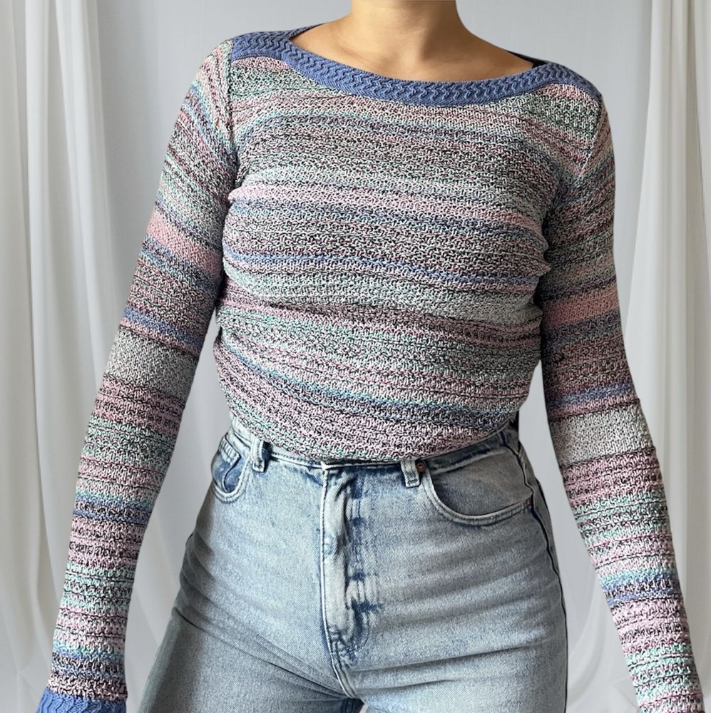 kolorowy sweter w stylu Missoni