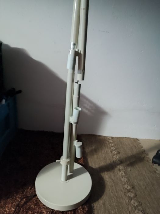 Candeeiro alto para 4 focos de luz