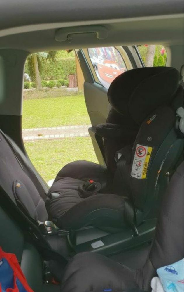 Fotelik samochodowy BeSafe iZi Combi X4 ISOFIX przód/tył, 0-18 / 9-18