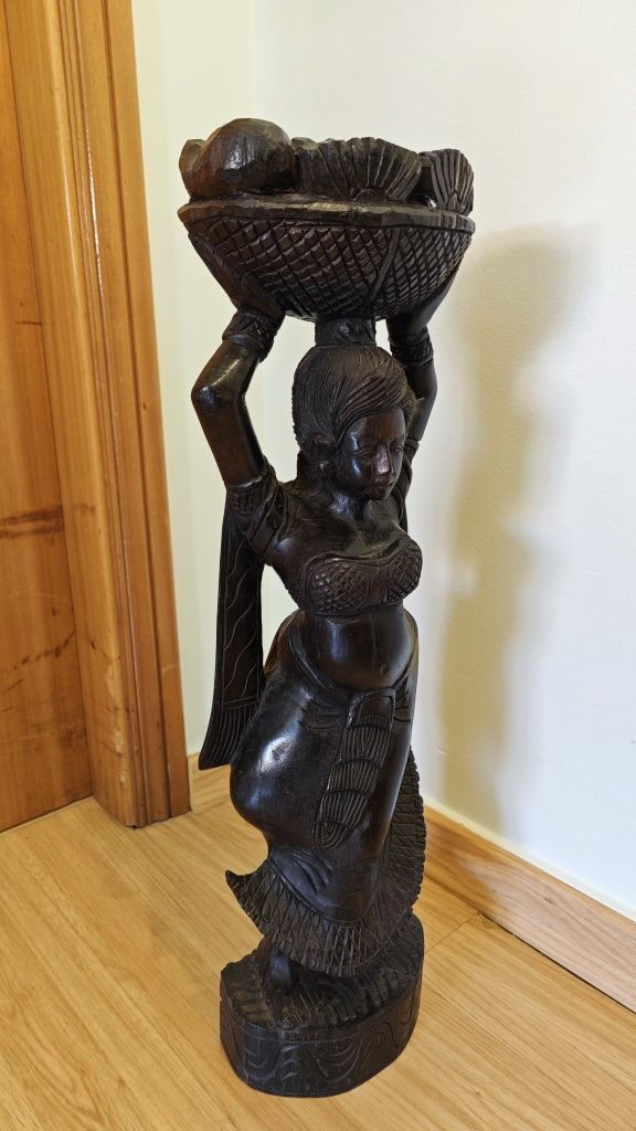 Estatueta africana em madeira