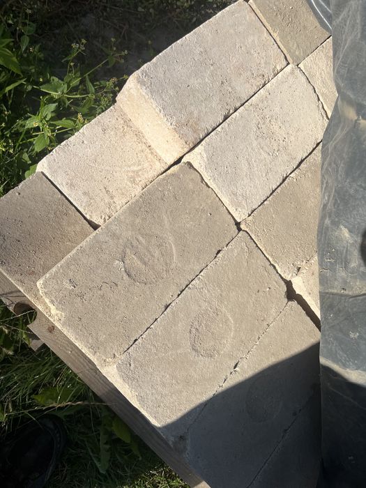 Кирпич огнеупорний [шамот,шамотна цегла,огнеупорный]