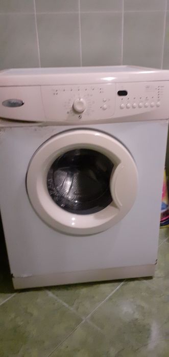 Пральна машинка фірми whirlpool