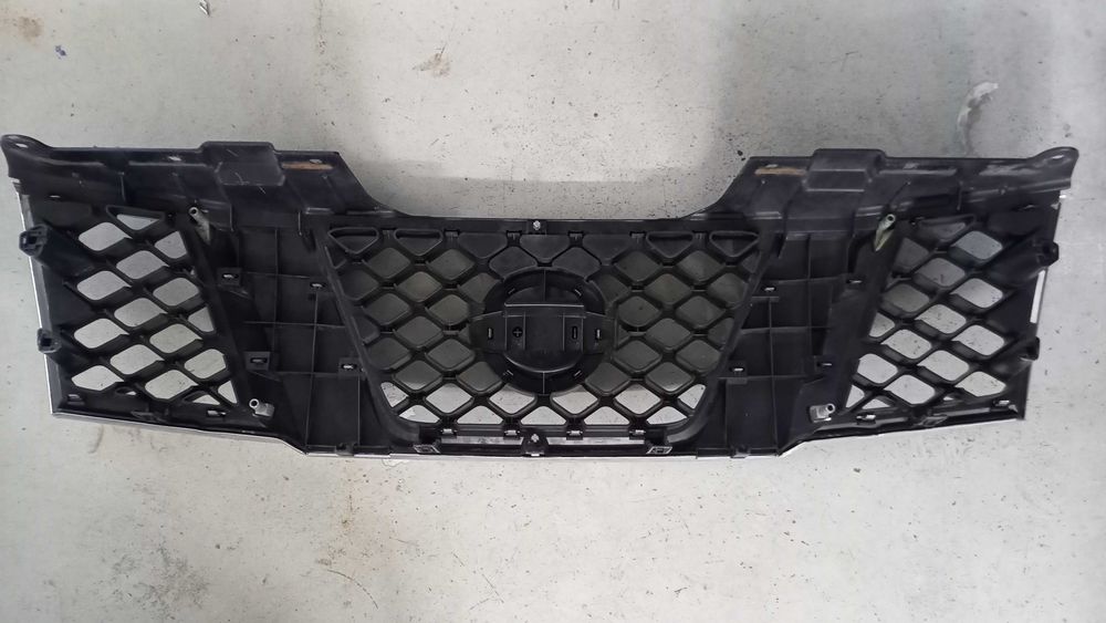 Nissan Navara Przedni Grill Atrapa 310EB400
