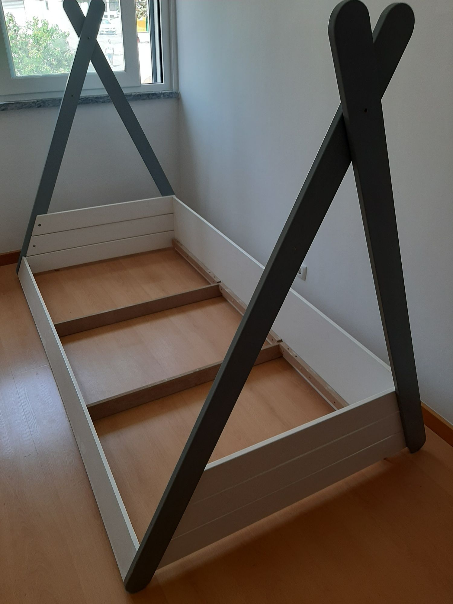 Cama criança tipo Montessori
