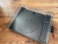 Gramofon REGA P1 (kolor piano)