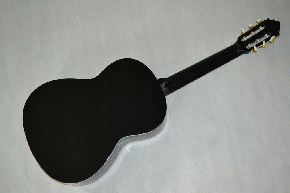 HARLEY BENTON CG200-BK 4/4 nowa gitara klasyczna ustawiona lutniczo