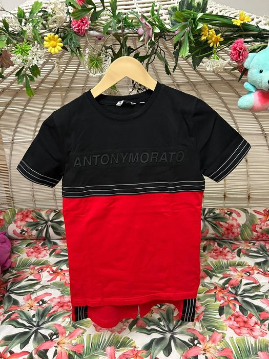 Conjunto T-shirt e calções para rapaz