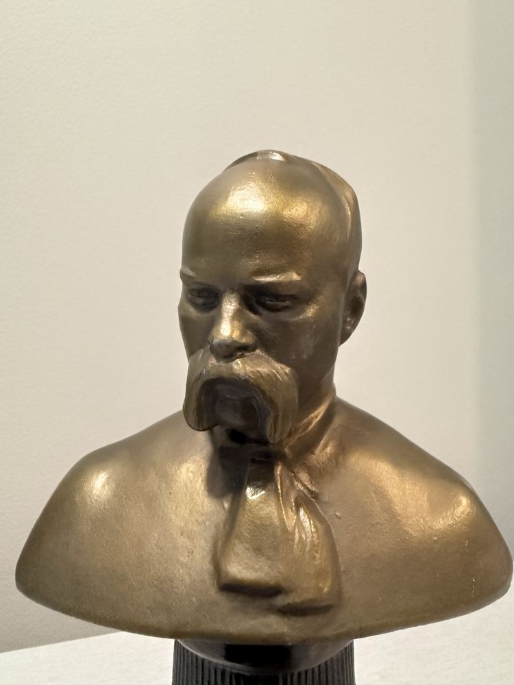 Бюст Шевченко Т.Г.