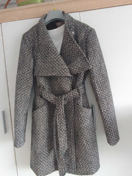 Piękny płaszcz zimowy Orsay 38