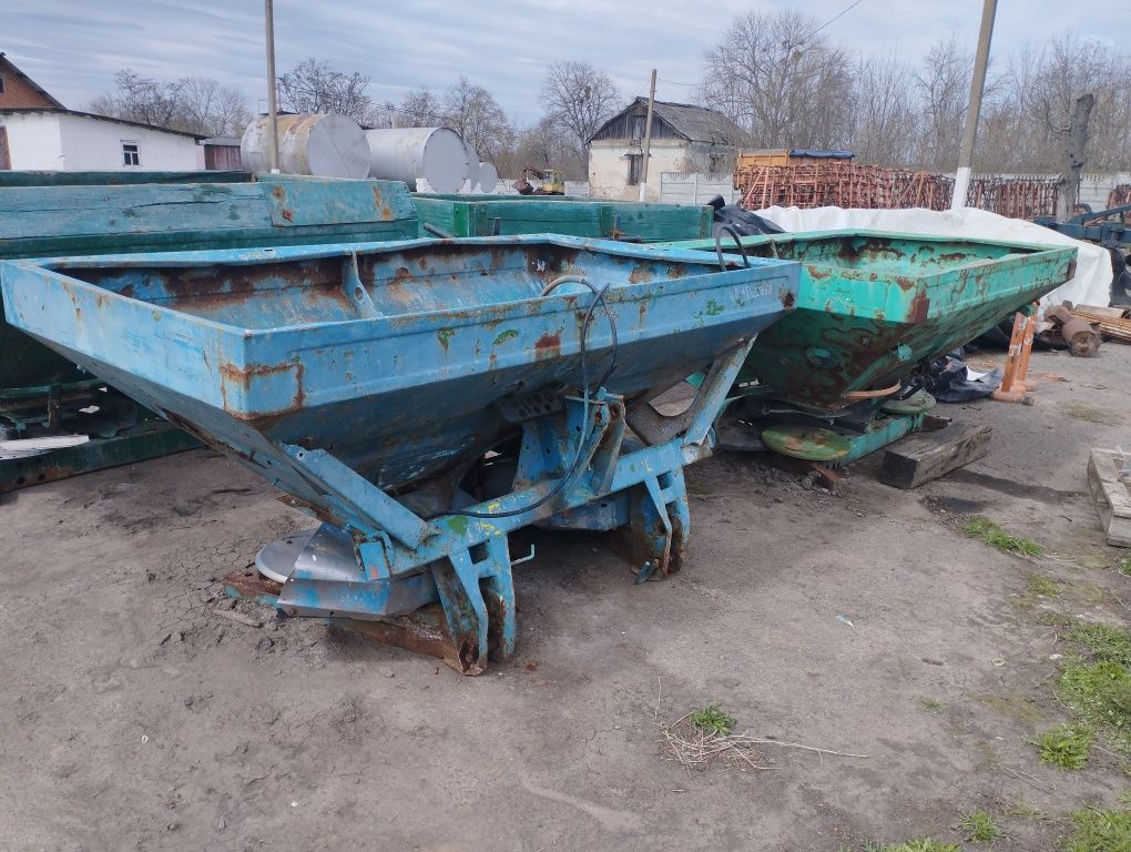 Розкидачі мінеральних добрив Amazone-18, 2013р