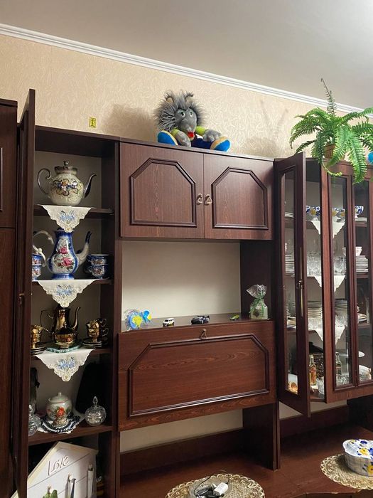 Стінка в кімнату