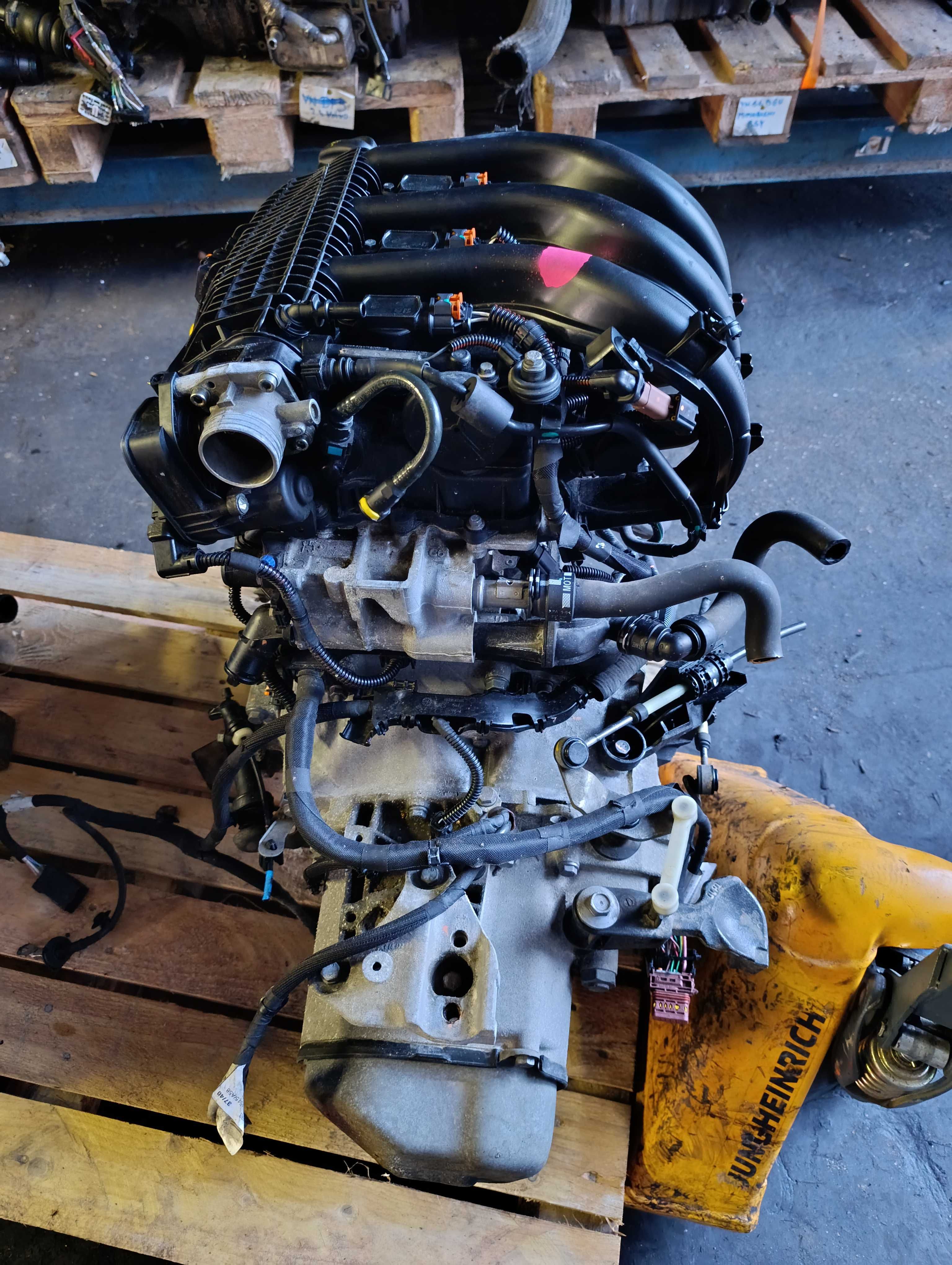 Silnik 1.2 VTI HM01 HMZ EB2F 16- Citroen cactus Peugot 208  kompletny