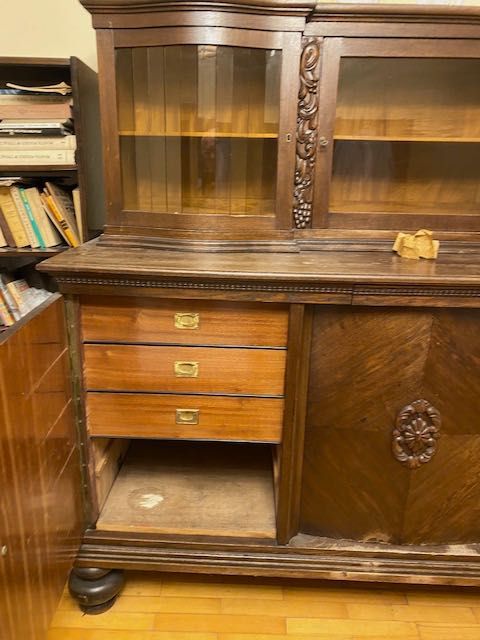 dębowy kredens - bufet w dobrym stanie