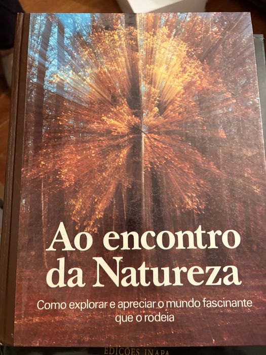 Diversos livros e enciclopedias