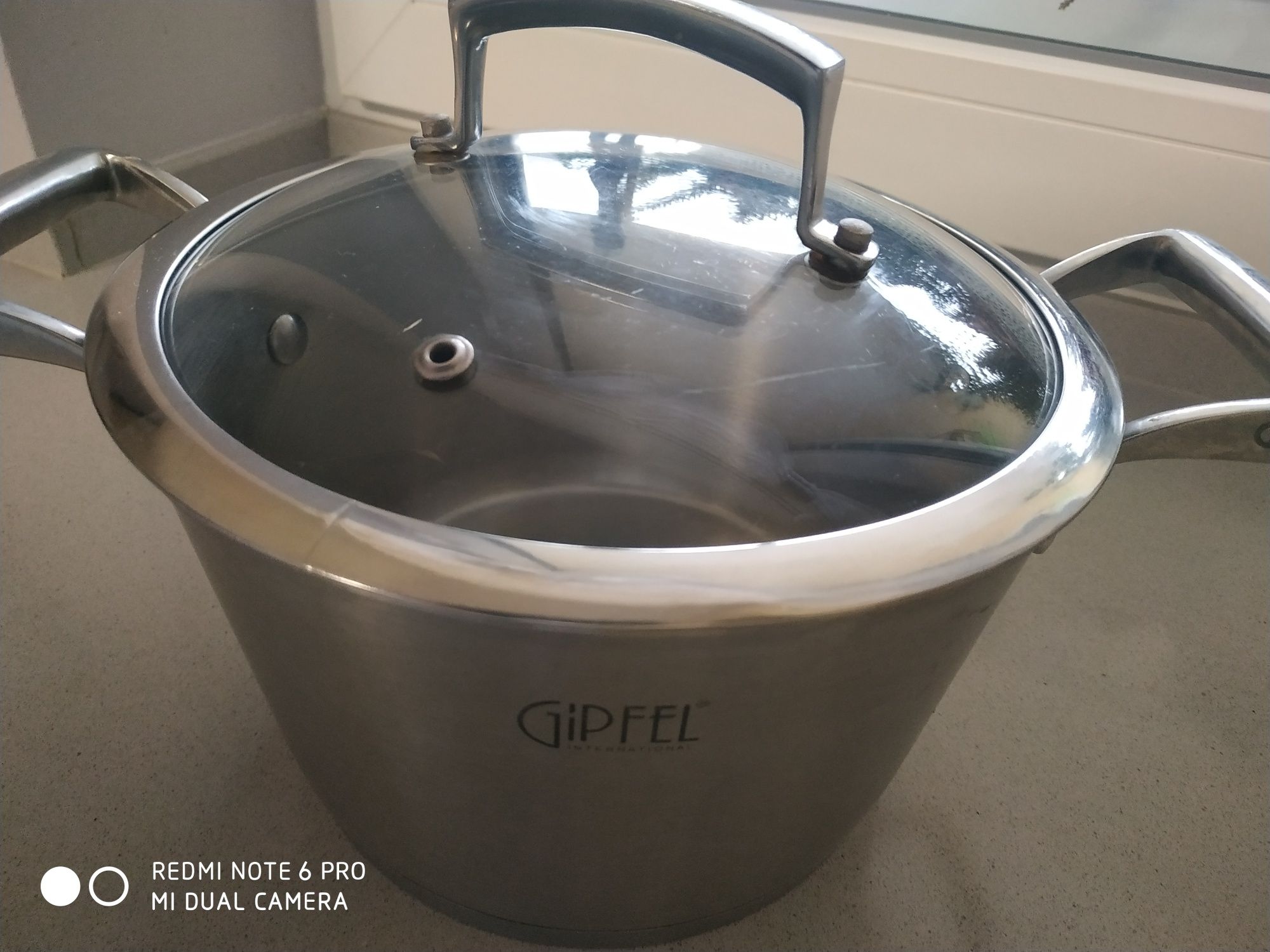 Garnek Gipfel 2,5 litra.