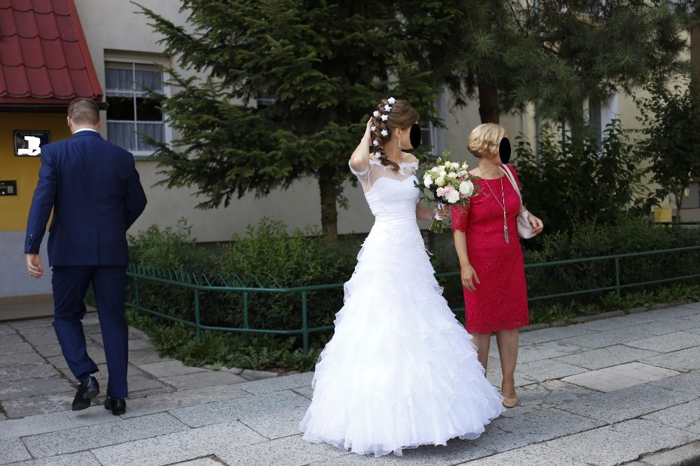 Suknia ślubna śnieżna biel falbany gorset odsłonięta góra