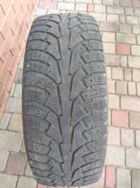 Зимние шины Nokian 235/65 R17 в хорошем состоянии