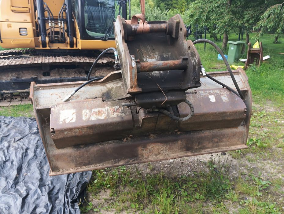 Łyżki do koparki/ wysięgnik