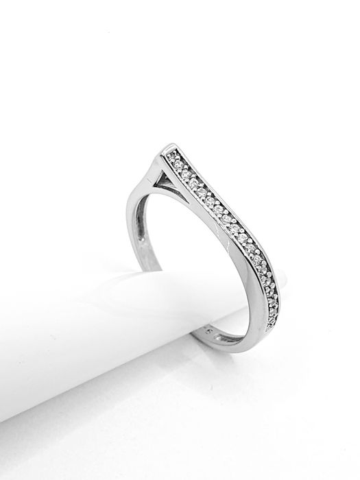 Pierścionek srebrny pr.925 z cyrkoniami