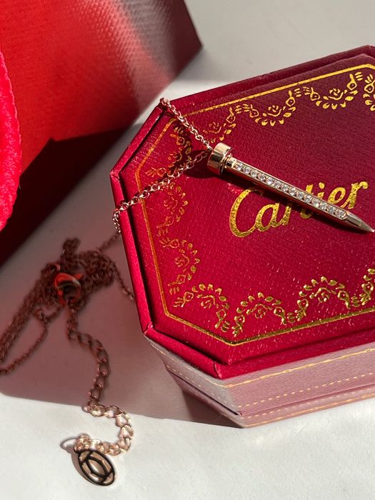 Підвіска Cartier лише у золоті