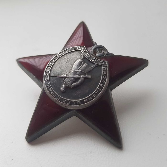 Кокарда с закруткой