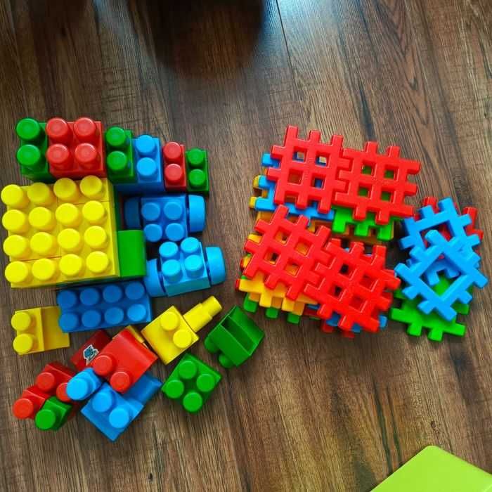 Klocki (dwa rodzaje) + puzzle piankowe