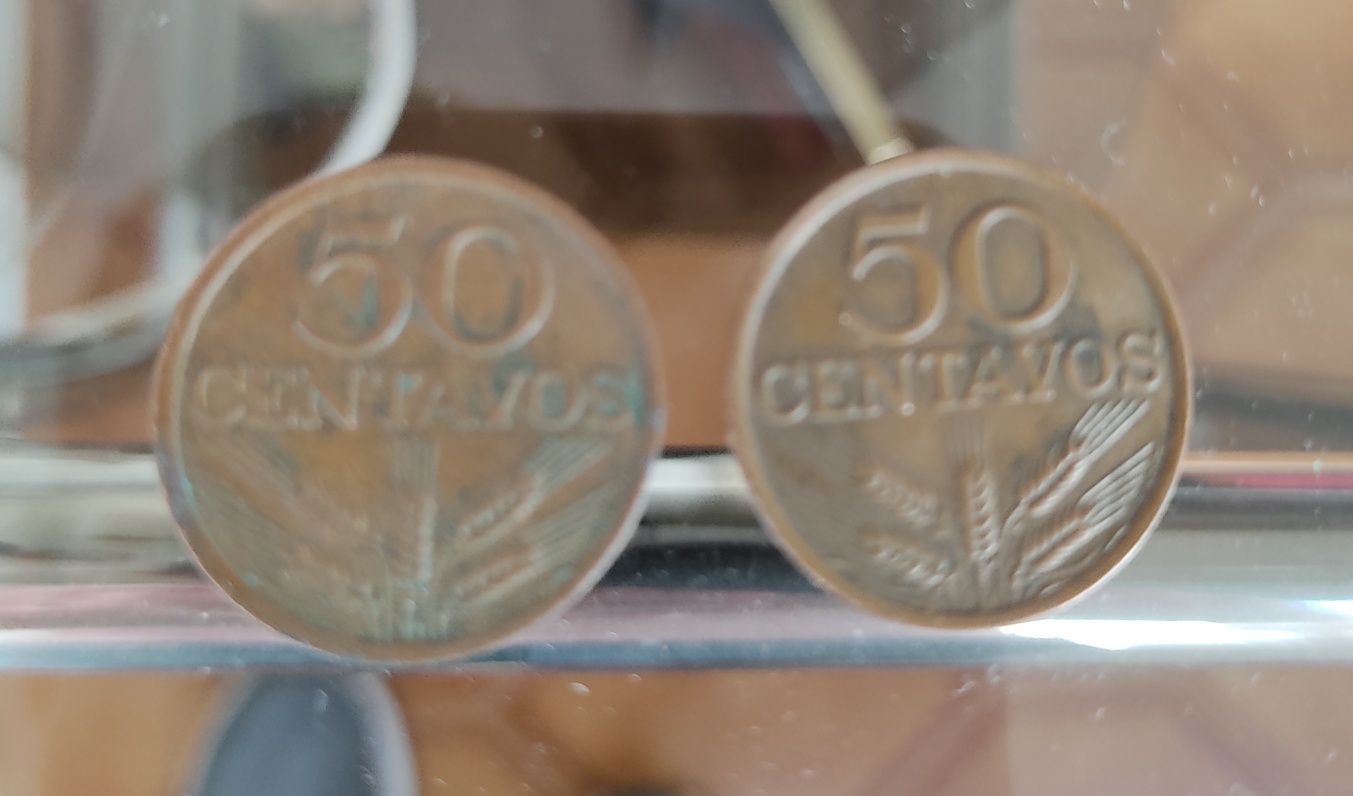 Vendo várias moedas de 50 centavos e 1 escudo
