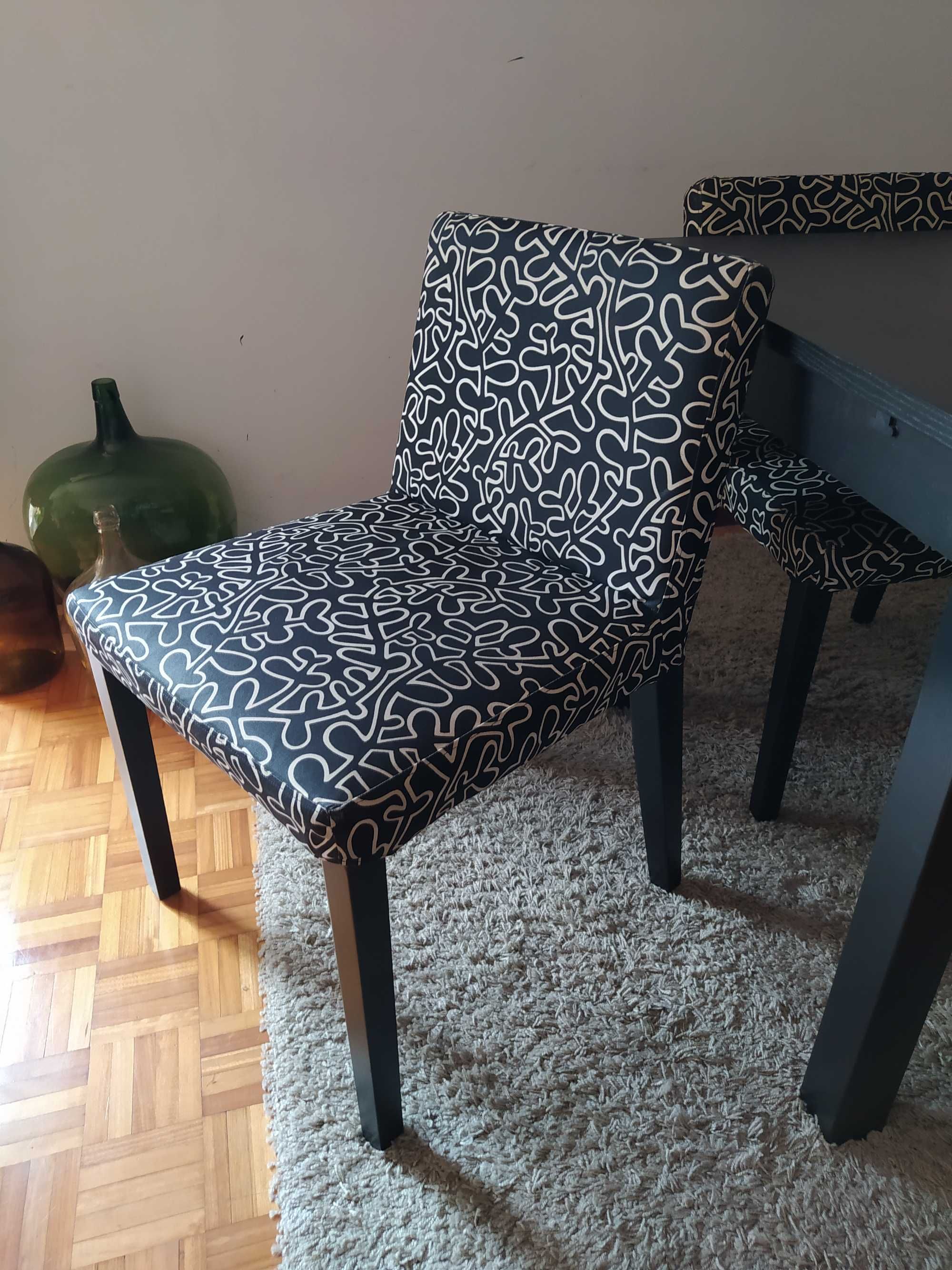 Conjunto mesa + 4 cadeiras