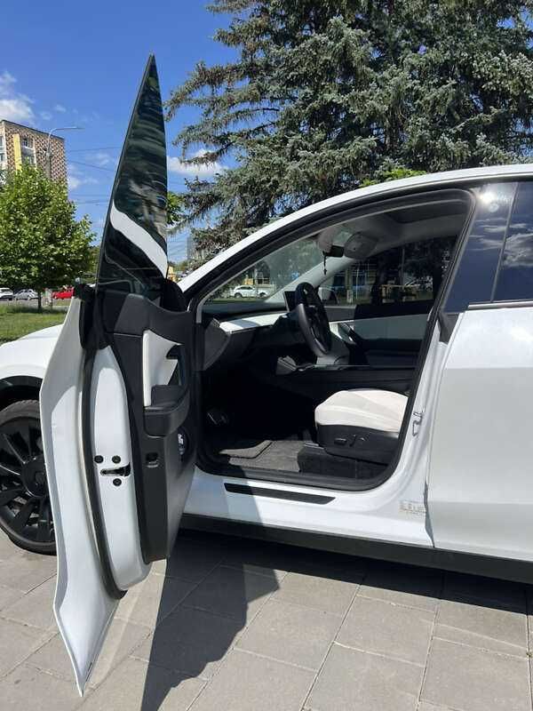 Tesla Model Y 2021 Long Range 82 kWh Dual Motor