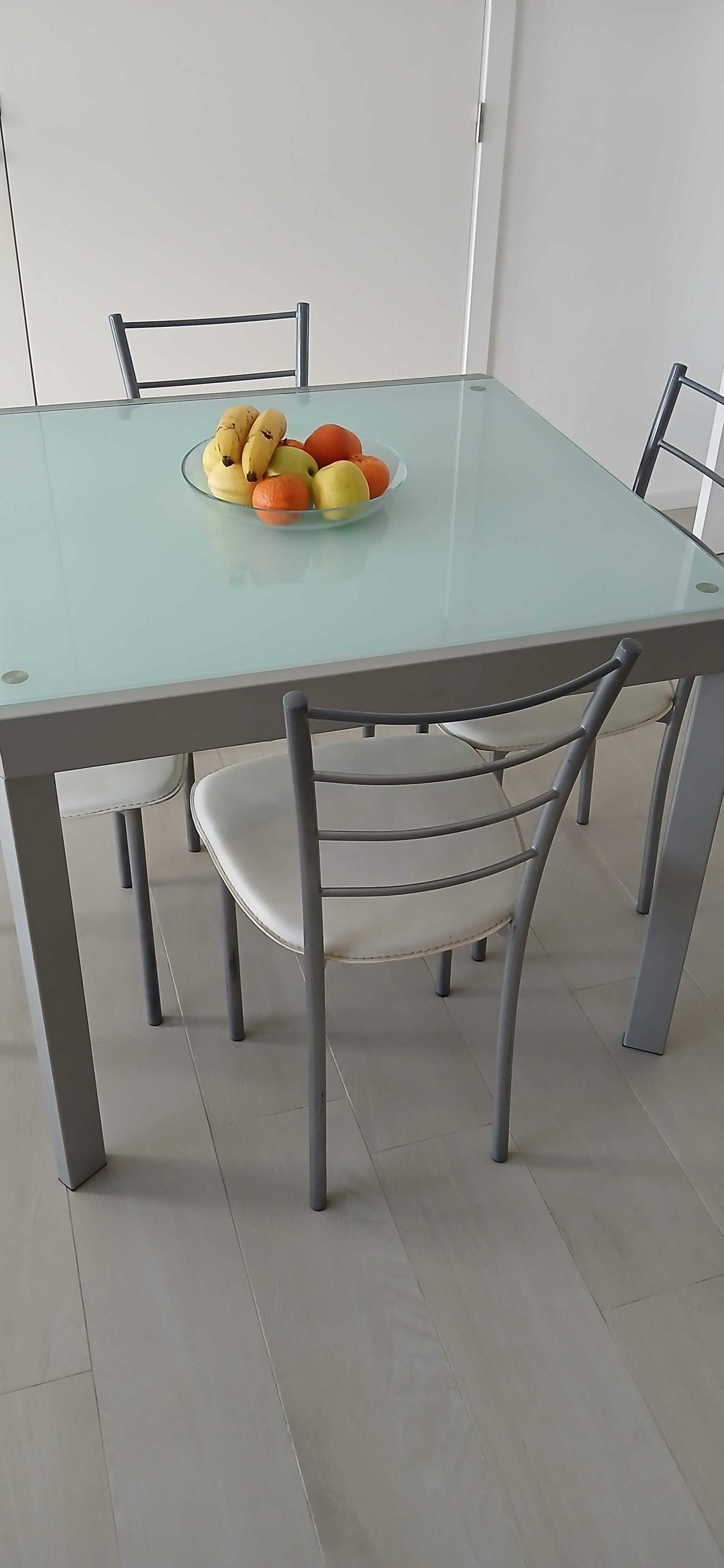 mesa de jantar extensível / com 4 cadeiras
